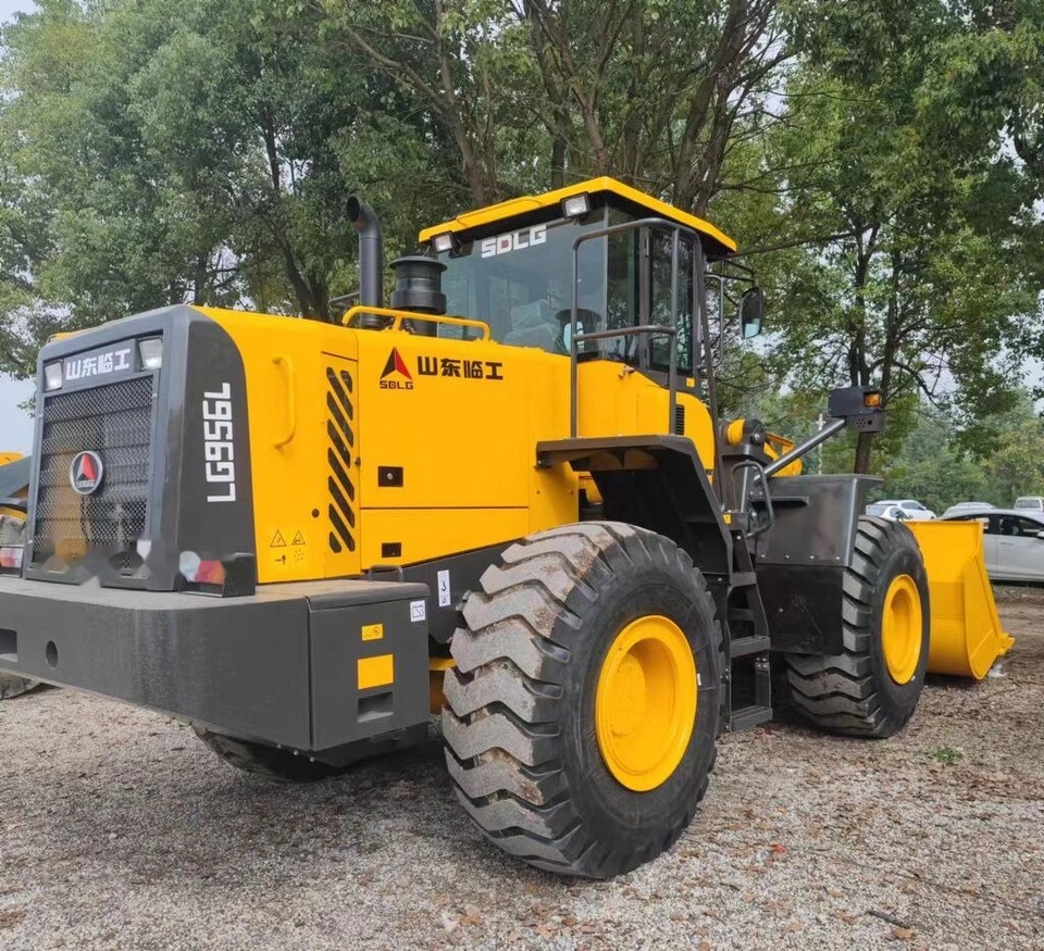 SDLG LG956L - Gumikerekes homlokrakodó: 4 kép. SDLG LG956L - Gumikerekes homlokrakodó: 4 kép.