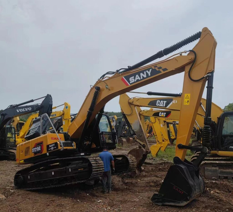 Sany 215C - Lánctalpas kotró: 4 kép. Sany 215C - Lánctalpas kotró: 4 kép.