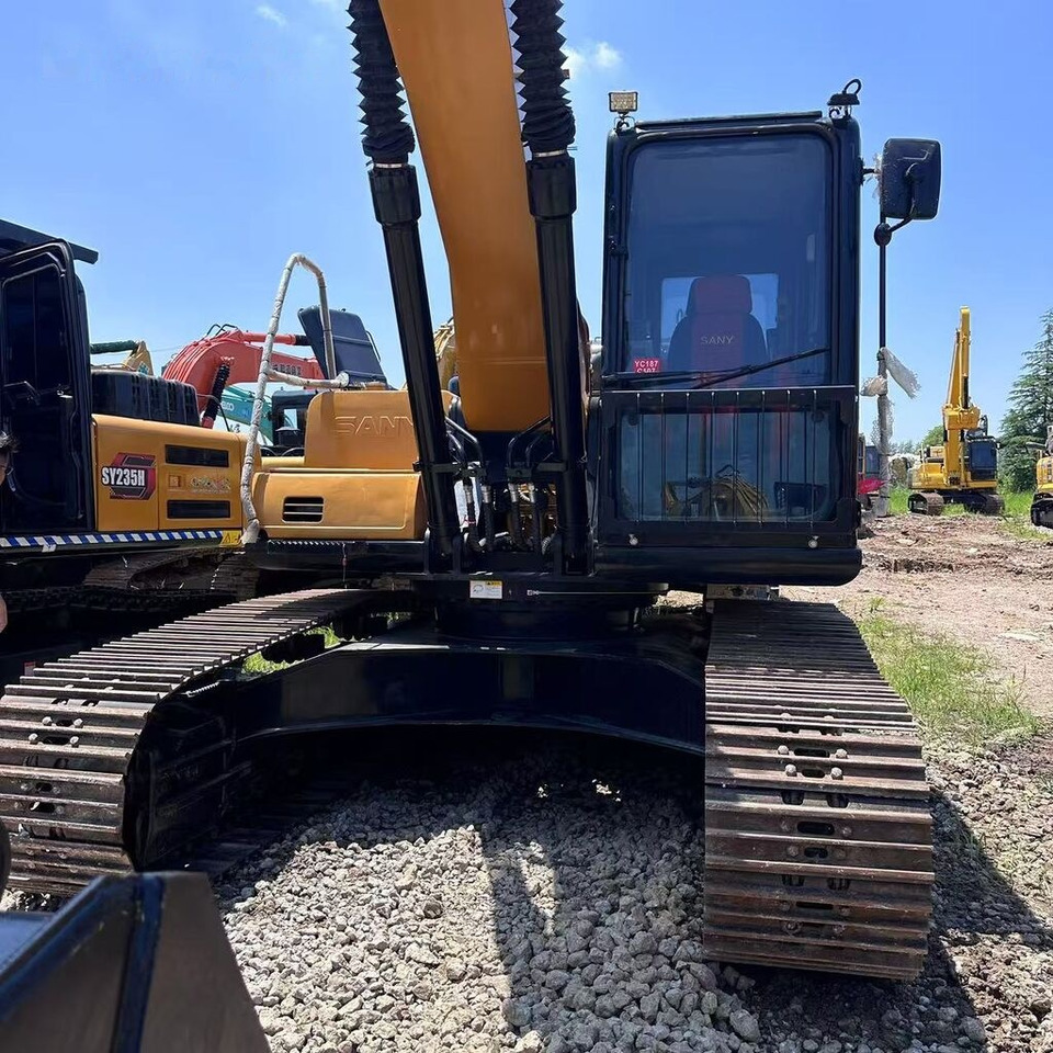 Sany SY 215C - Lánctalpas kotró: 1 kép. Sany SY 215C - Lánctalpas kotró: 1 kép.