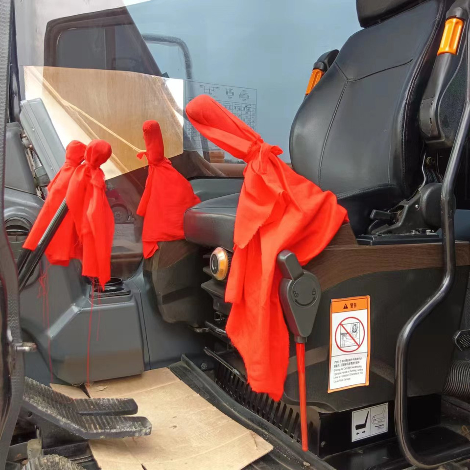 Sany SY135C - Lánctalpas kotró: 1 kép. Sany SY135C - Lánctalpas kotró: 1 kép.
