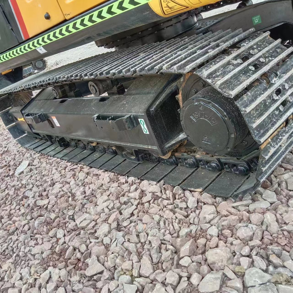 Sany SY135C - Lánctalpas kotró: 4 kép. Sany SY135C - Lánctalpas kotró: 4 kép.