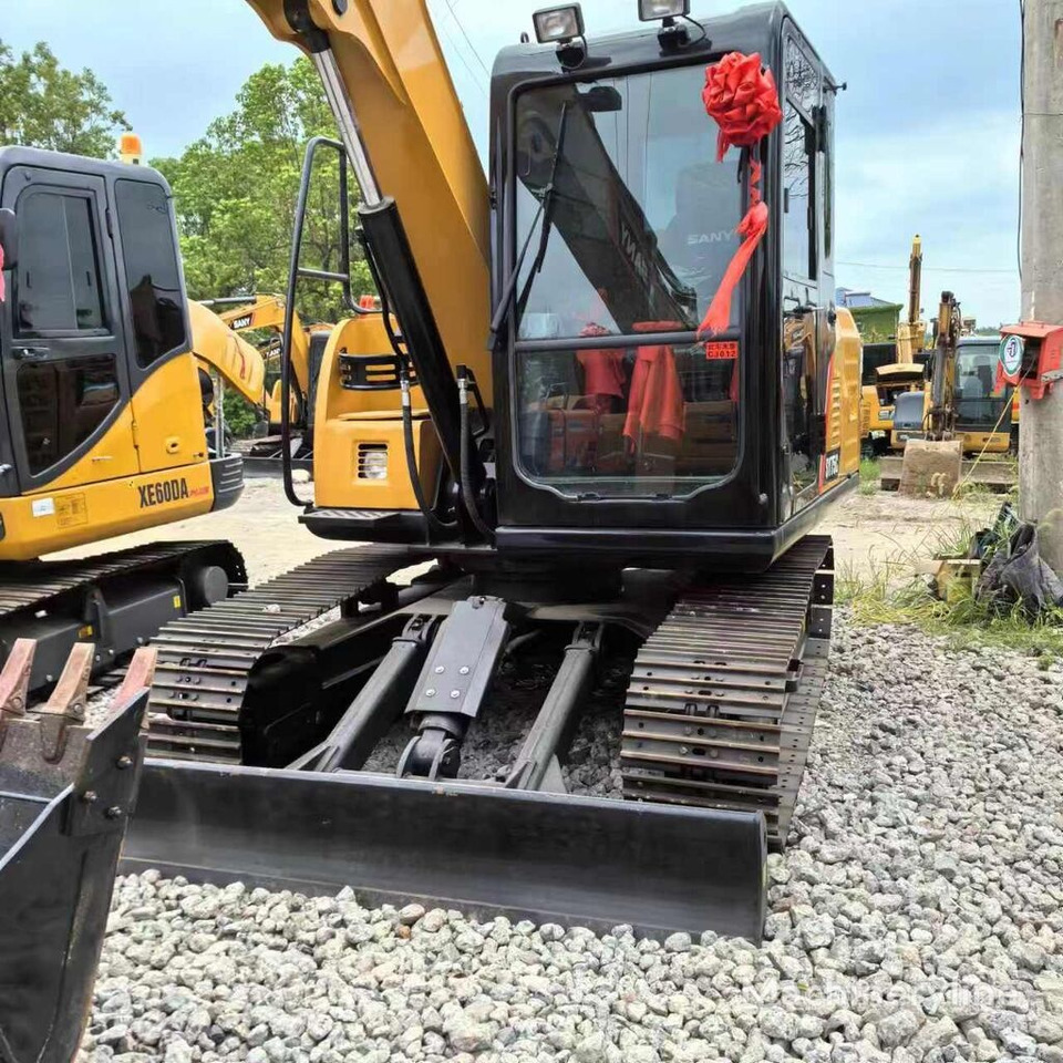 Sany SY75C - Lánctalpas kotró: 2 kép. Sany SY75C - Lánctalpas kotró: 2 kép.