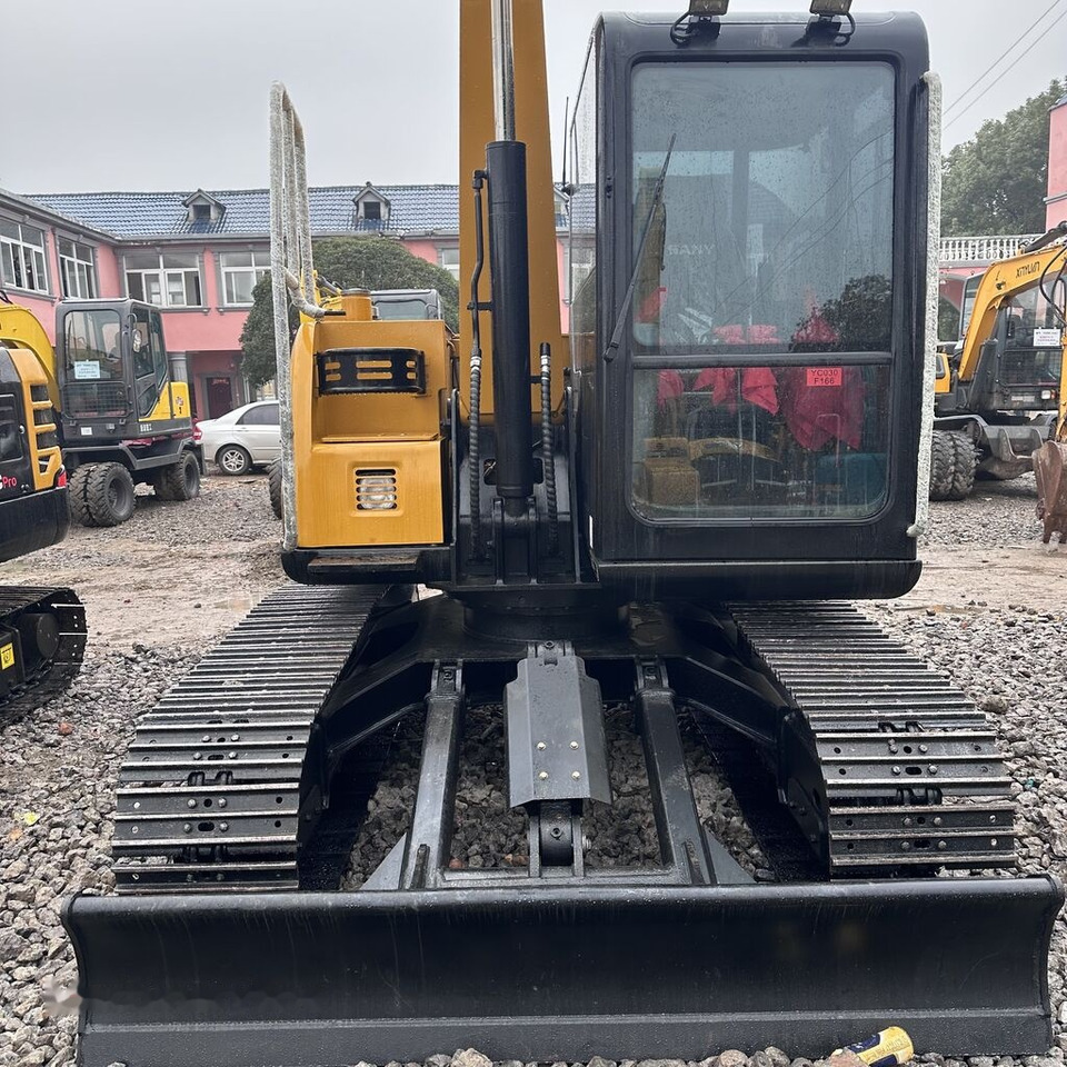 Sany SY75C - Lánctalpas kotró: 2 kép. Sany SY75C - Lánctalpas kotró: 2 kép.