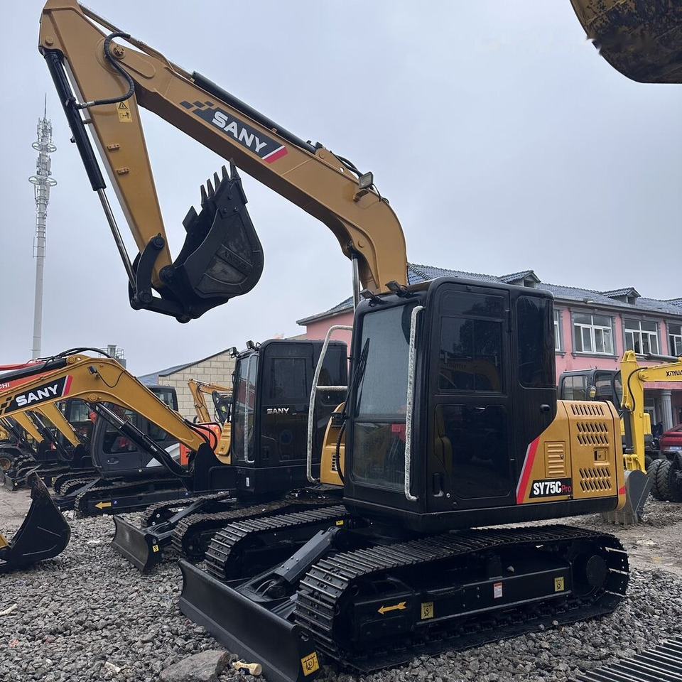 Sany SY75C - Lánctalpas kotró: 5 kép. Sany SY75C - Lánctalpas kotró: 5 kép.