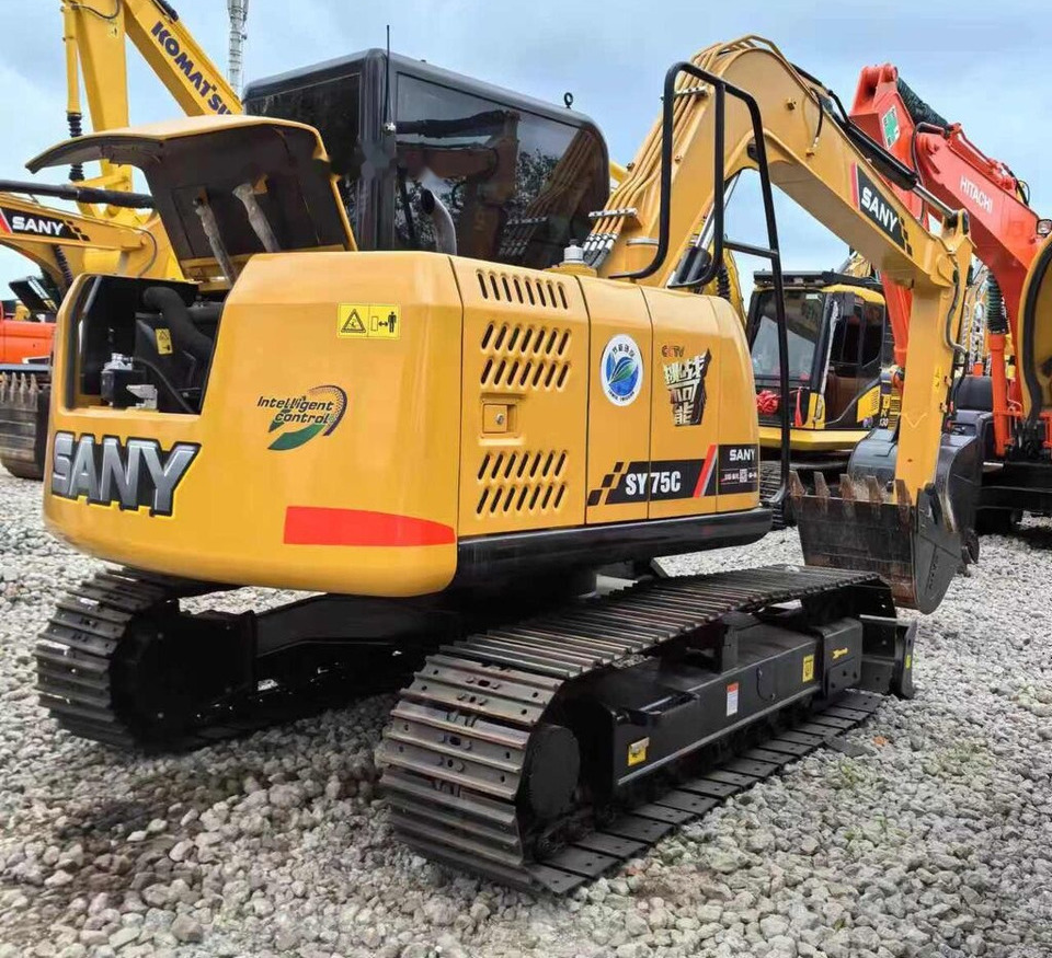 Sany SY75C - Lánctalpas kotró: 4 kép. Sany SY75C - Lánctalpas kotró: 4 kép.
