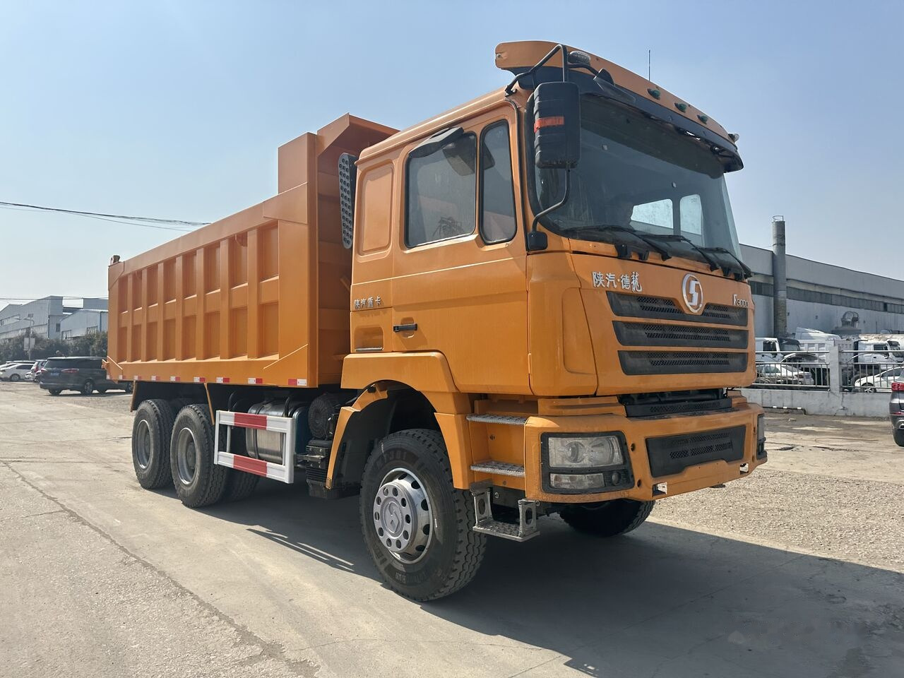 Shacman F3000 - Billenőplatós teherautó: 3 kép. Shacman F3000 - Billenőplatós teherautó: 3 kép.