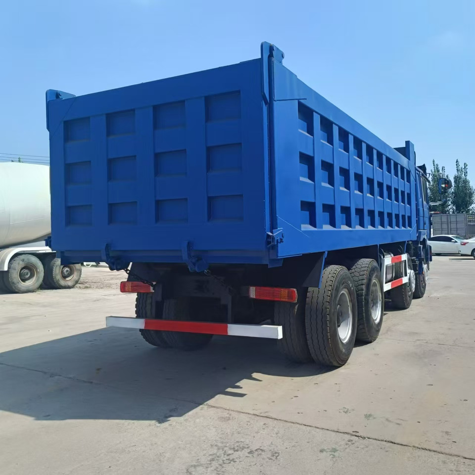 Shacman F3000 - Billenőplatós teherautó: 3 kép. Shacman F3000 - Billenőplatós teherautó: 3 kép.