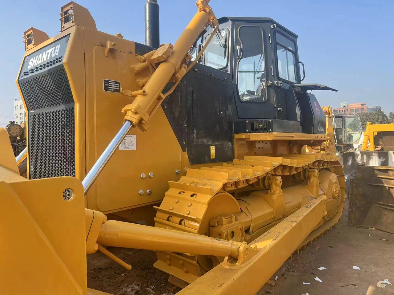 Shantui SD32 - Buldózer: 3 kép. Shantui SD32 - Buldózer: 3 kép.