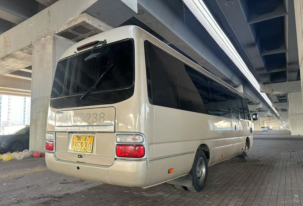 Toyota 1HZ - Helyközi busz: 2 kép. Toyota 1HZ - Helyközi busz: 2 kép.