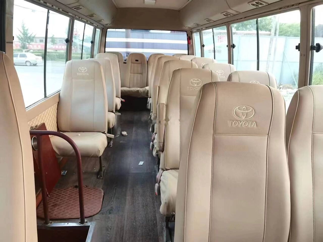 Toyota Coaster - Városi busz: 5 kép. Toyota Coaster - Városi busz: 5 kép.