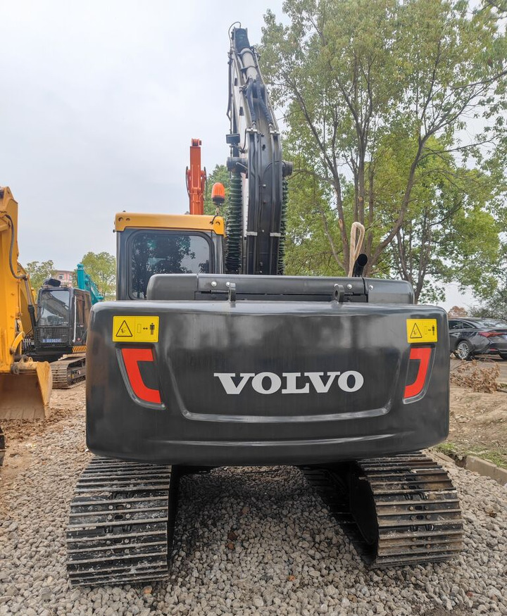 Volvo EC140DL - Lánctalpas kotró: 4 kép. Volvo EC140DL - Lánctalpas kotró: 4 kép.
