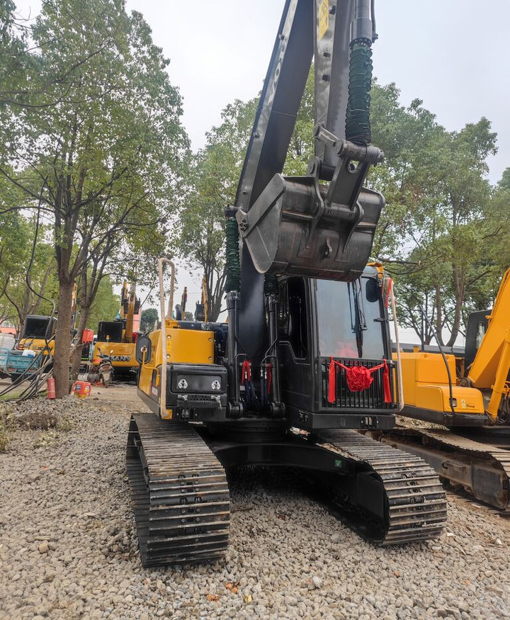 Volvo EC140DL - Lánctalpas kotró: 1 kép. Volvo EC140DL - Lánctalpas kotró: 1 kép.