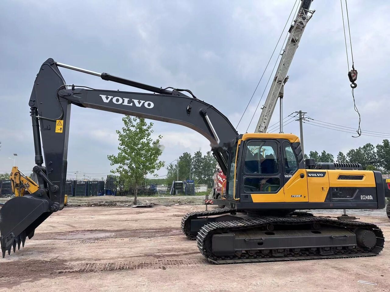 Volvo EC240 - Lánctalpas kotró: 4 kép. Volvo EC240 - Lánctalpas kotró: 4 kép.