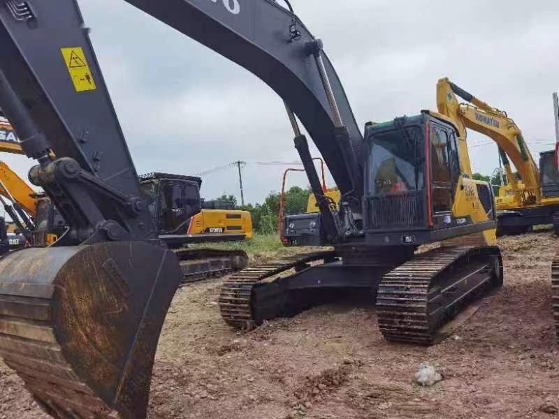 Volvo EC290 - Lánctalpas kotró: 3 kép. Volvo EC290 - Lánctalpas kotró: 3 kép.