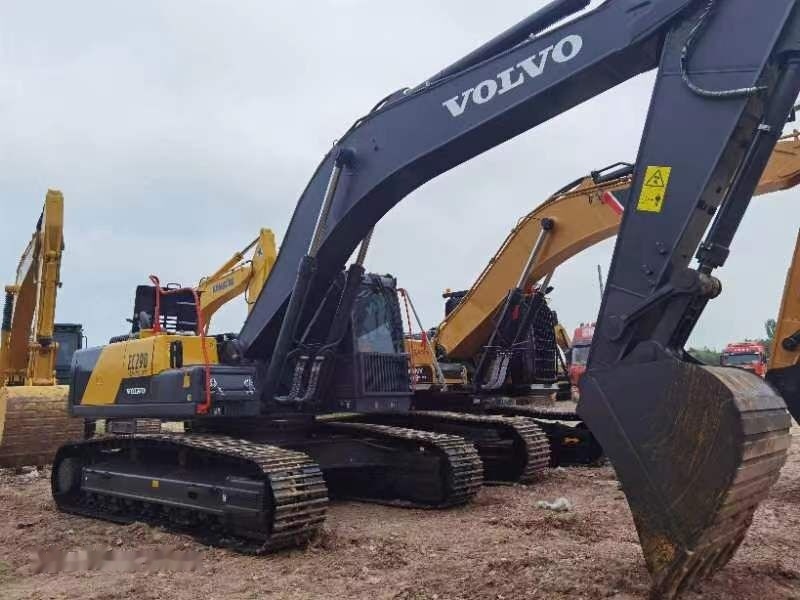 Volvo EC290 - Lánctalpas kotró: 1 kép. Volvo EC290 - Lánctalpas kotró: 1 kép.