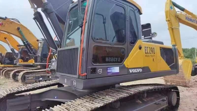 Volvo EC290 - Lánctalpas kotró: 1 kép. Volvo EC290 - Lánctalpas kotró: 1 kép.