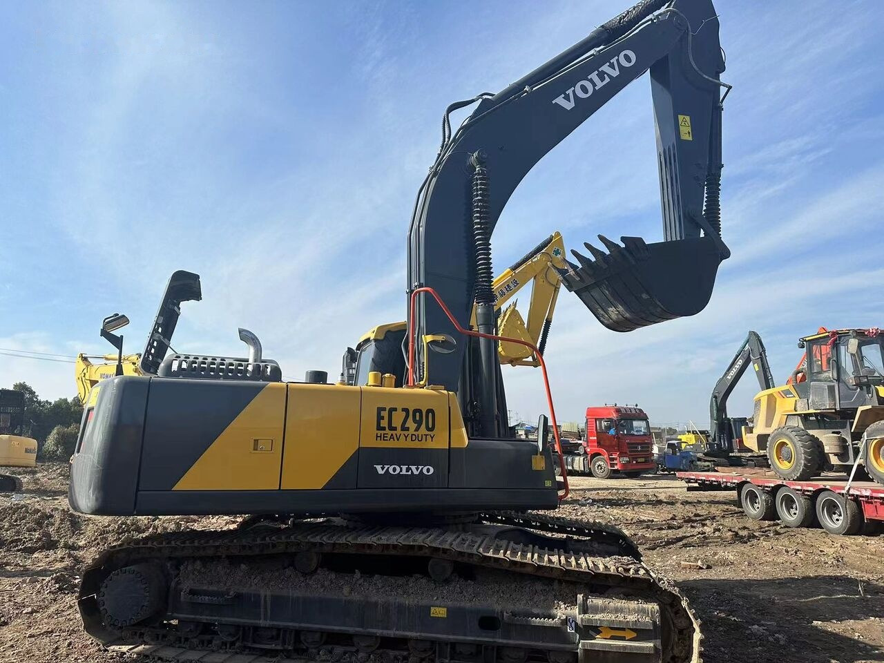 Volvo EC290 - Lánctalpas kotró: 4 kép. Volvo EC290 - Lánctalpas kotró: 4 kép.