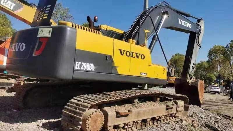 Volvo EC290 - Lánctalpas kotró: 2 kép. Volvo EC290 - Lánctalpas kotró: 2 kép.