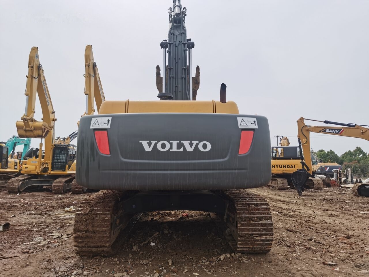 Volvo EC460BLC - Lánctalpas kotró: 2 kép. Volvo EC460BLC - Lánctalpas kotró: 2 kép.