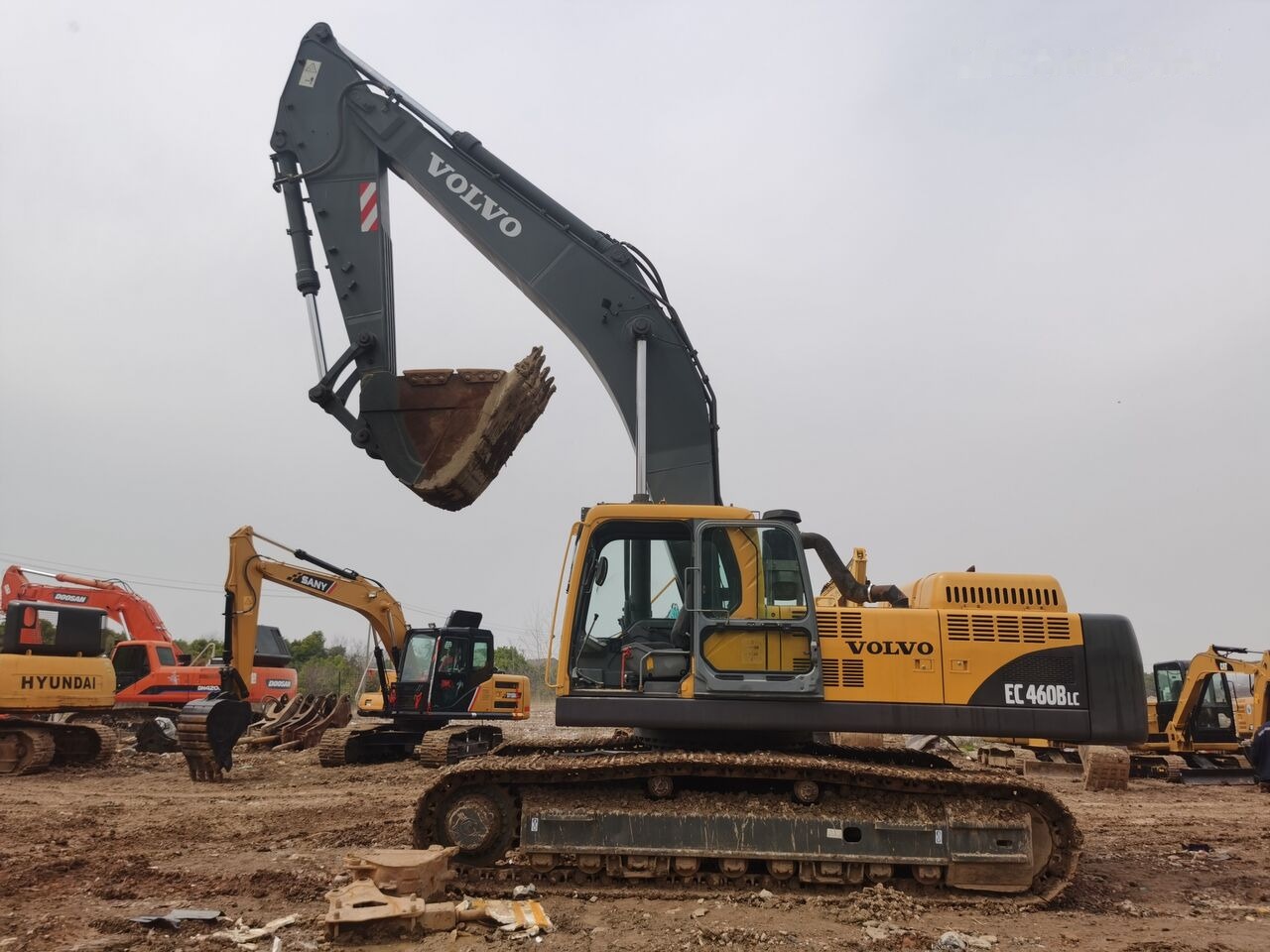 Volvo EC460BLC - Lánctalpas kotró: 4 kép. Volvo EC460BLC - Lánctalpas kotró: 4 kép.