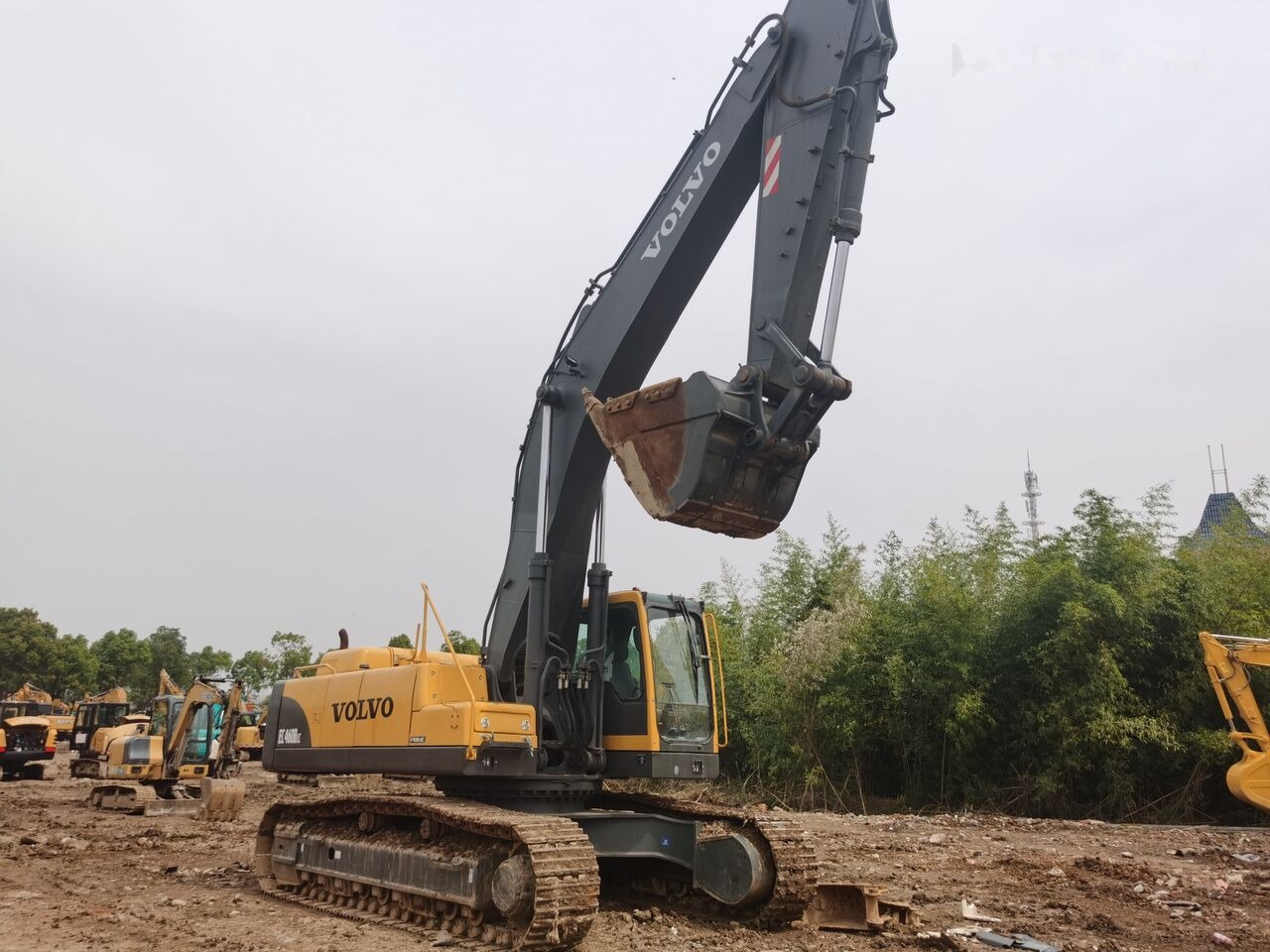Volvo EC460BLC - Lánctalpas kotró: 5 kép. Volvo EC460BLC - Lánctalpas kotró: 5 kép.