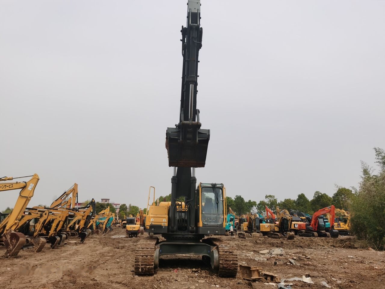 Volvo EC460BLC - Lánctalpas kotró: 3 kép. Volvo EC460BLC - Lánctalpas kotró: 3 kép.