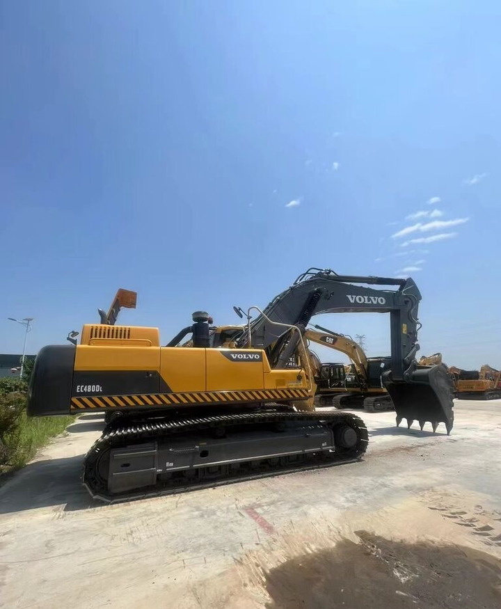 Volvo EC480DL - Lánctalpas kotró: 4 kép. Volvo EC480DL - Lánctalpas kotró: 4 kép.