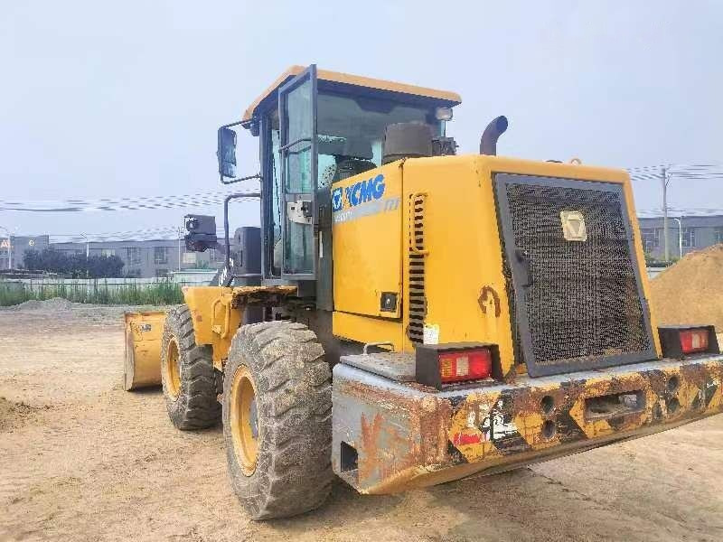 XCMG LW300FV - Gumikerekes homlokrakodó: 1 kép. XCMG LW300FV - Gumikerekes homlokrakodó: 1 kép.