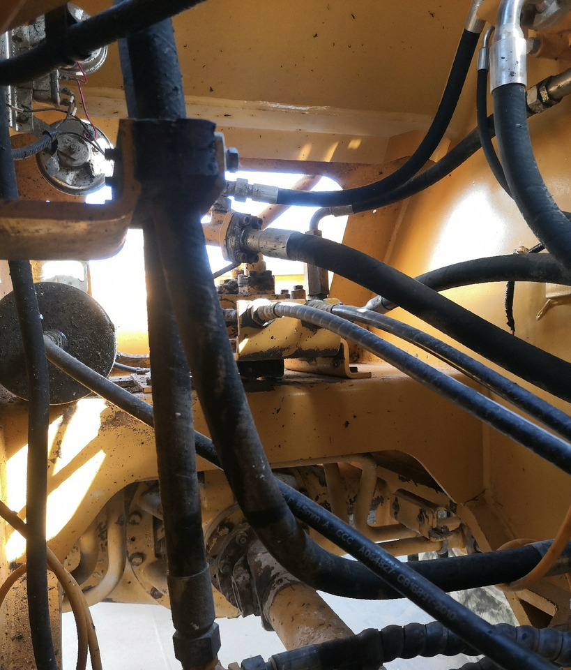 XCMG LW500KN - Gumikerekes homlokrakodó: 2 kép. XCMG LW500KN - Gumikerekes homlokrakodó: 2 kép.