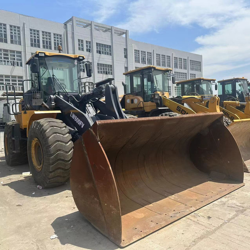 XCMG LW600FV - Gumikerekes homlokrakodó: 1 kép. XCMG LW600FV - Gumikerekes homlokrakodó: 1 kép.
