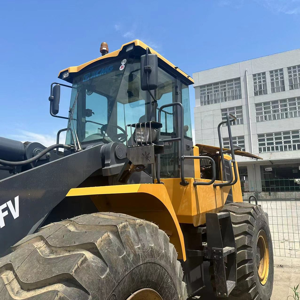 XCMG LW600FV - Gumikerekes homlokrakodó: 3 kép. XCMG LW600FV - Gumikerekes homlokrakodó: 3 kép.