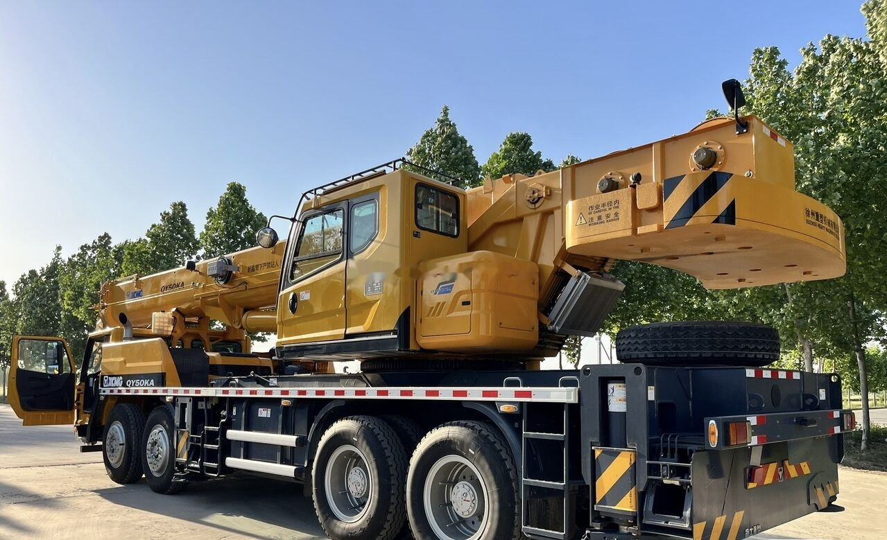 XCMG QY50KA - Autódaru: 2 kép. XCMG QY50KA - Autódaru: 2 kép.