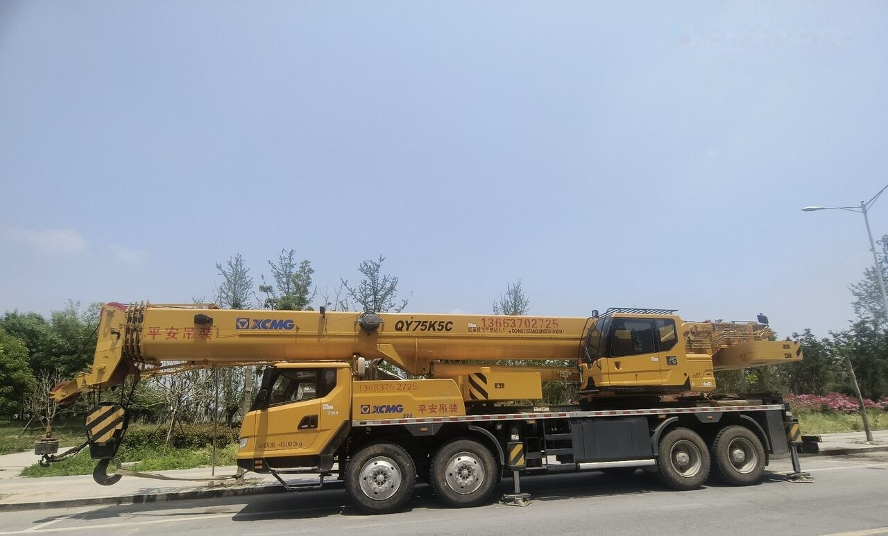 XCMG QY75K5C - Autódaru: 3 kép. XCMG QY75K5C - Autódaru: 3 kép.