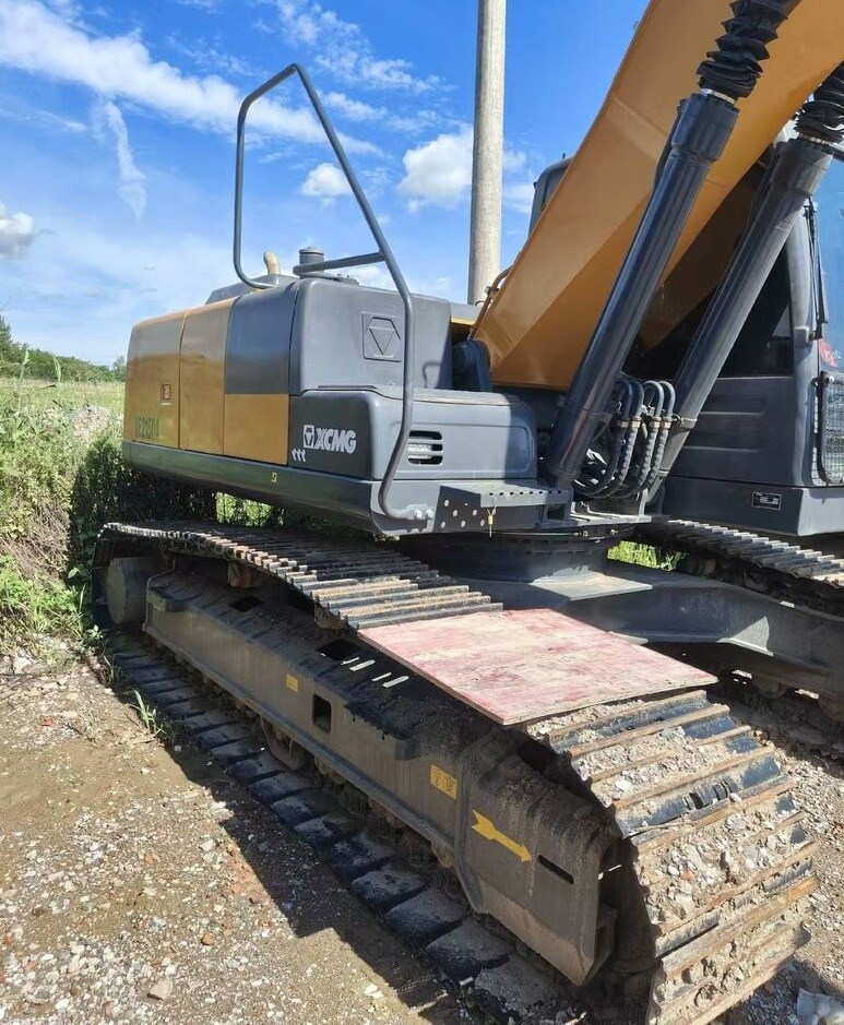 XCMG XE215DA - Lánctalpas kotró: 4 kép. XCMG XE215DA - Lánctalpas kotró: 4 kép.