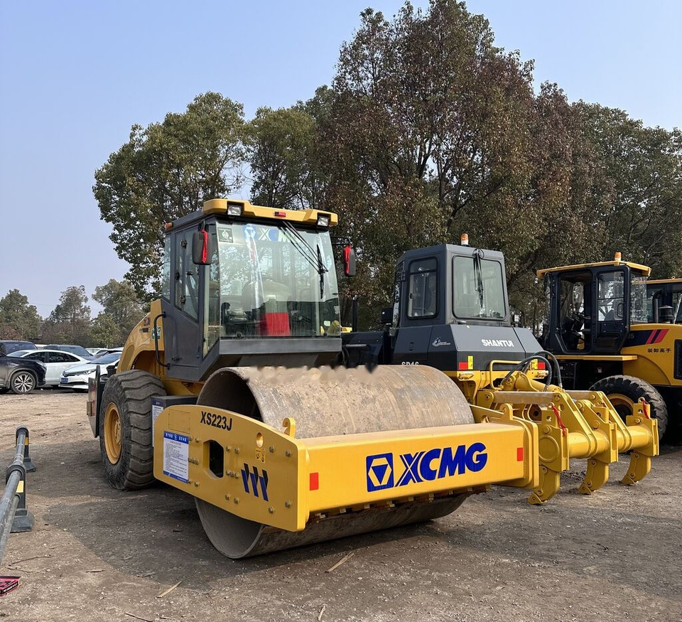 XCMG XS223J - Talajtömörítő: 5 kép. XCMG XS223J - Talajtömörítő: 5 kép.