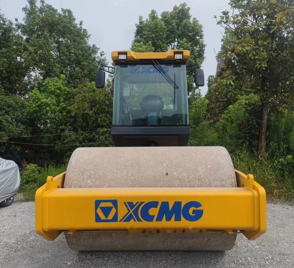 XCMG XS263J - Talajtömörítő: 3 kép. XCMG XS263J - Talajtömörítő: 3 kép.