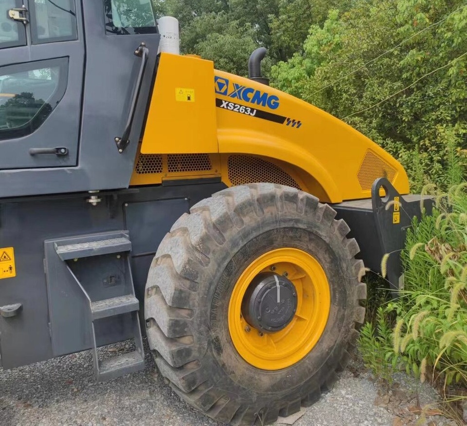 XCMG XS263J - Talajtömörítő: 4 kép. XCMG XS263J - Talajtömörítő: 4 kép.