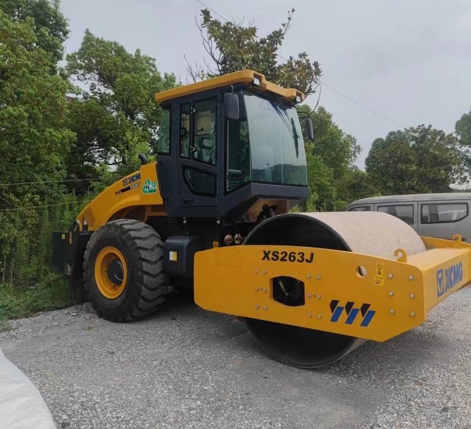 Talajtömörítő XCMG XS263J: 6 kép. Talajtömörítő XCMG XS263J: 6 kép.