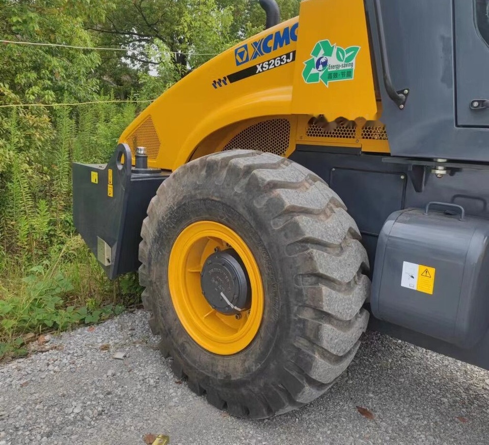 XCMG XS263J - Talajtömörítő: 2 kép. XCMG XS263J - Talajtömörítő: 2 kép.