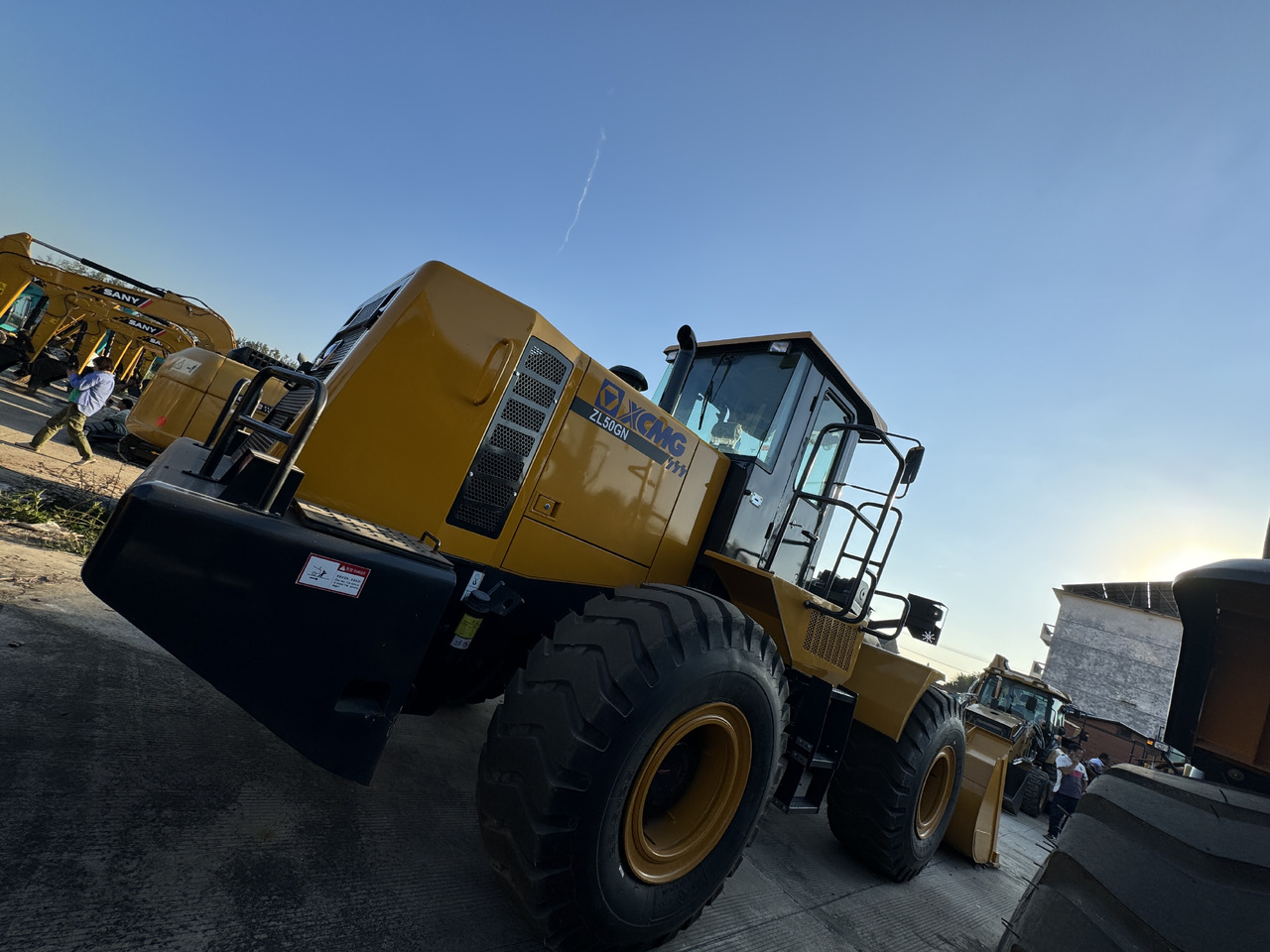 XCMG ZL50GN - Gumikerekes homlokrakodó: 2 kép. XCMG ZL50GN - Gumikerekes homlokrakodó: 2 kép.