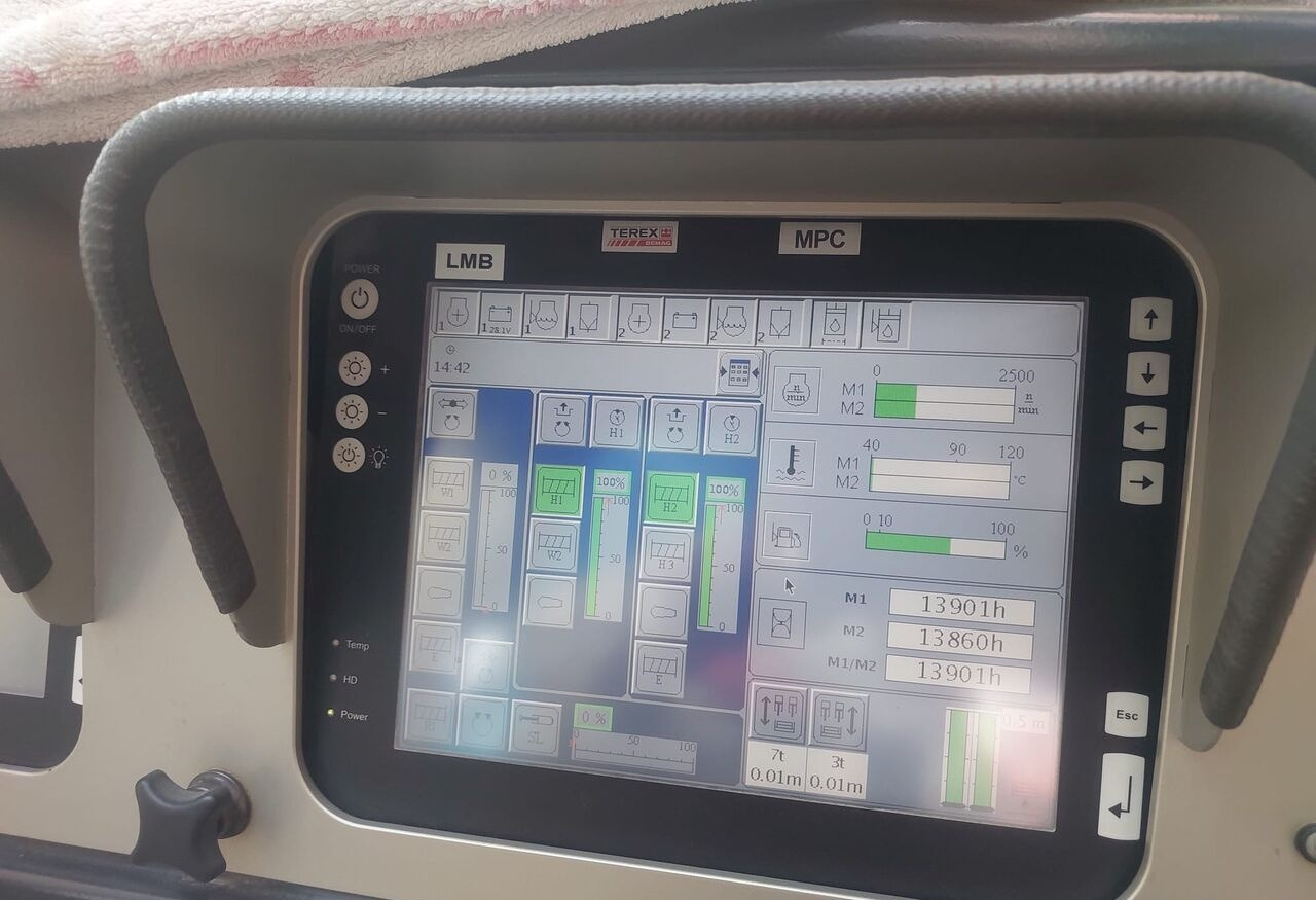 Terex Demag CC6800 - Lánctalpas daru: 3 kép. Terex Demag CC6800 - Lánctalpas daru: 3 kép.
