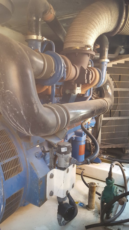 FG P600P1 600 kVA - Áramfejlesztő: 2 kép. FG P600P1 600 kVA - Áramfejlesztő: 2 kép.