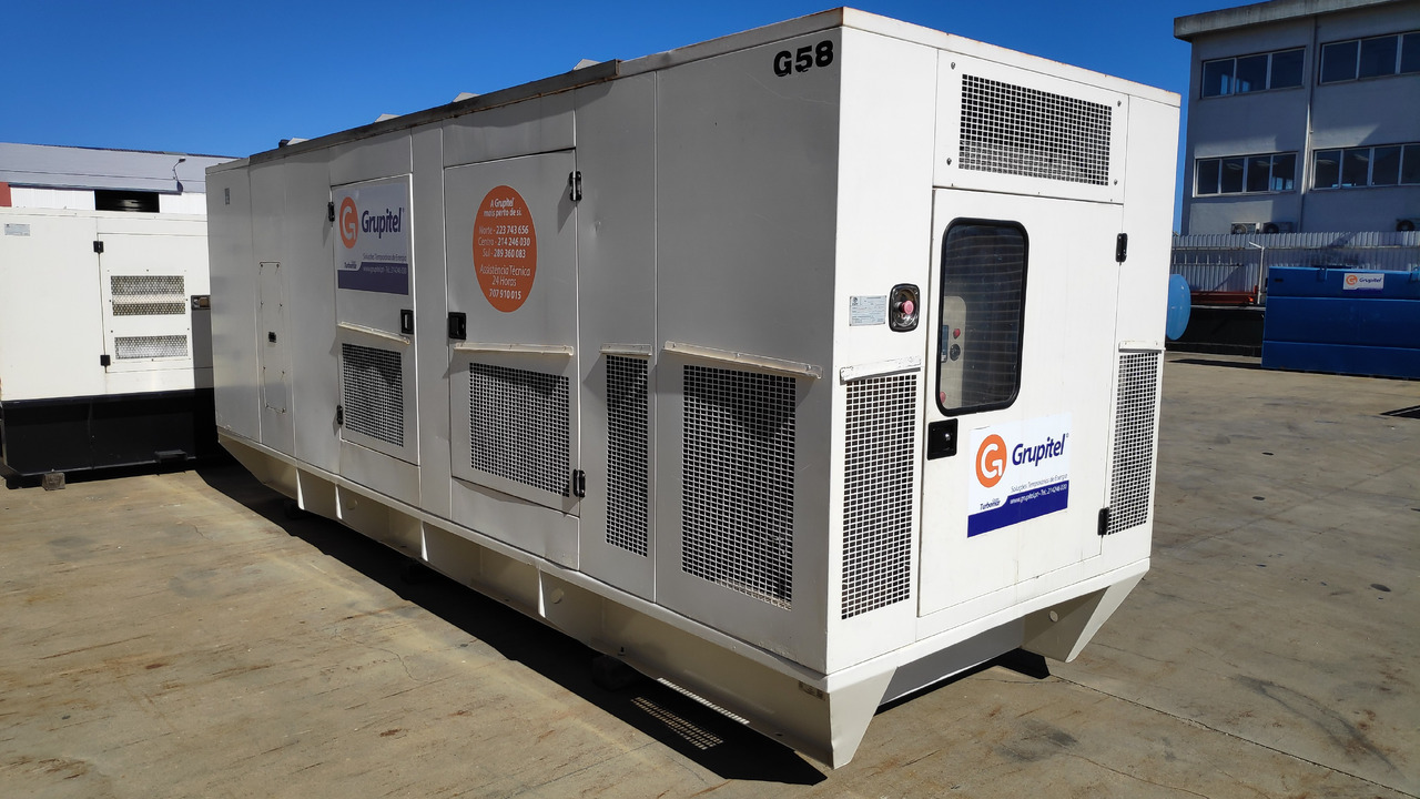FG P600P1 600 kVA - Áramfejlesztő: 1 kép. FG P600P1 600 kVA - Áramfejlesztő: 1 kép.