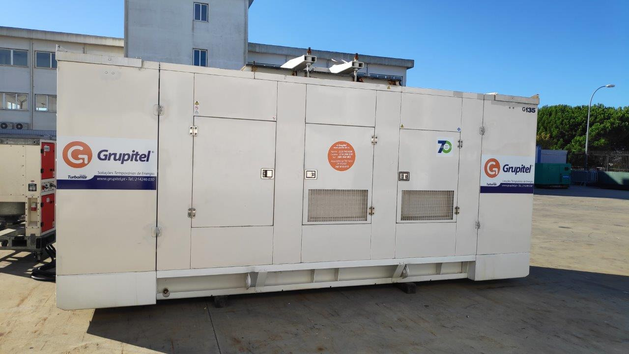 FG WILSON P650 / 650 kVA - Áramfejlesztő: 1 kép. FG WILSON P650 / 650 kVA - Áramfejlesztő: 1 kép.