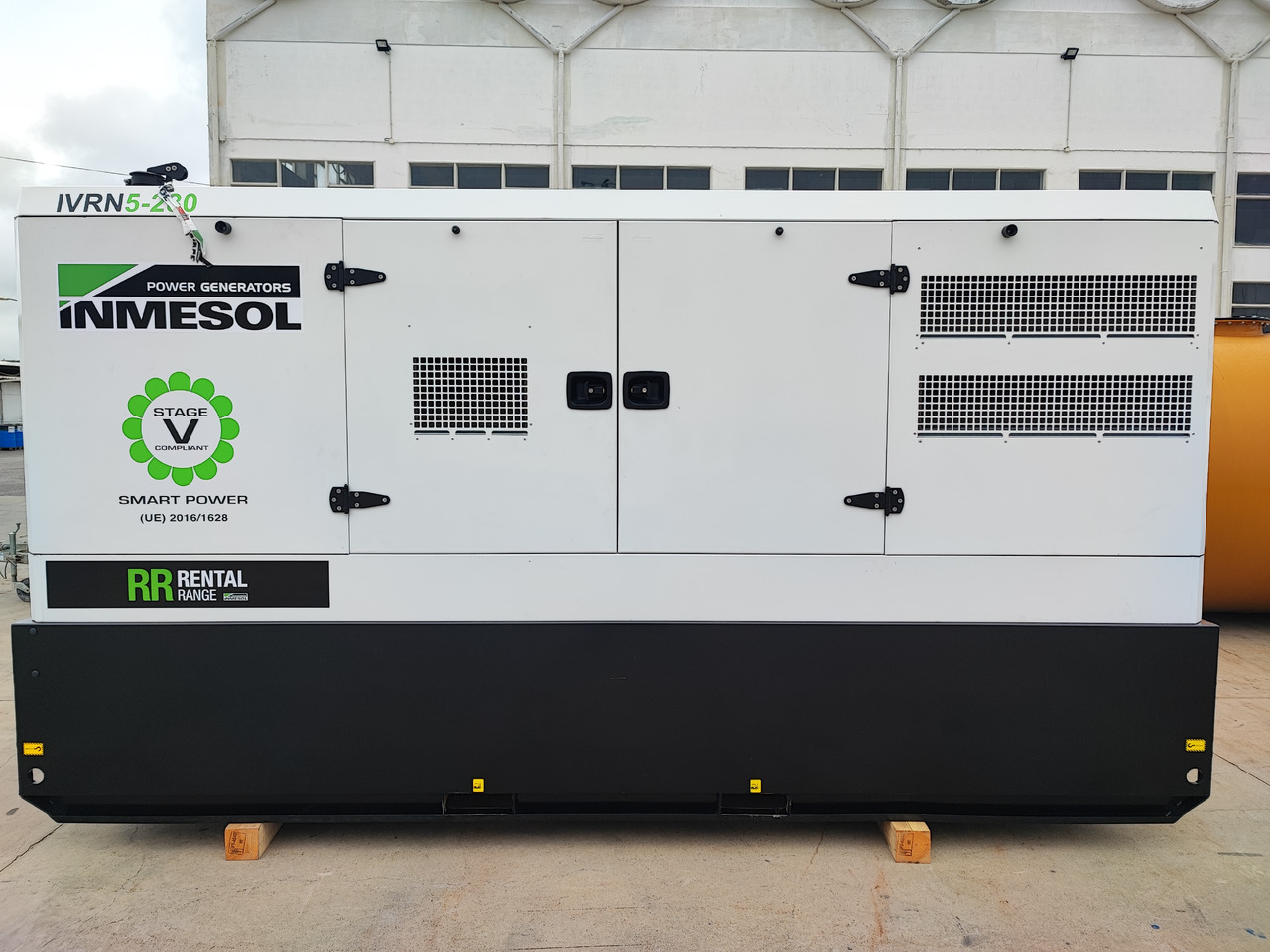 VOLVO PENTA 250 kVA GENERATOR STAGE V INMESOL IVRN5-280 - Áramfejlesztő: 2 kép. VOLVO PENTA 250 kVA GENERATOR STAGE V INMESOL IVRN5-280 - Áramfejlesztő: 2 kép.