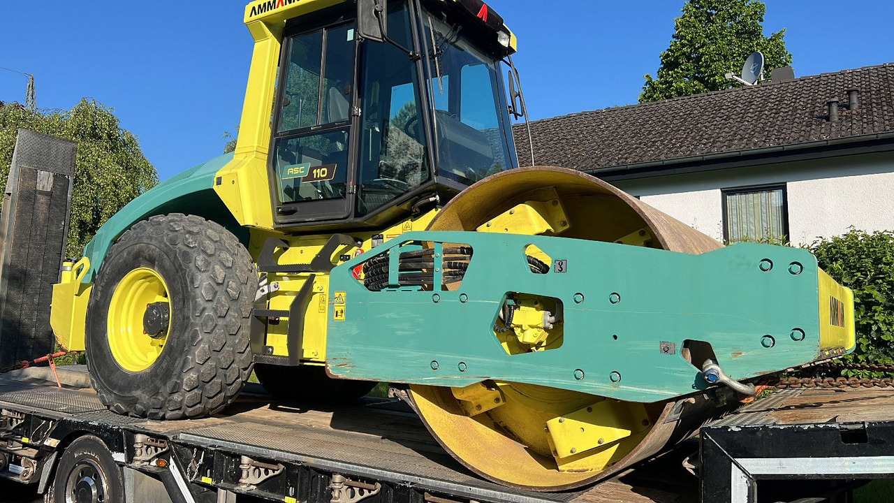 Ammann ASC 110 - Talajtömörítő: 1 kép. Ammann ASC 110 - Talajtömörítő: 1 kép.