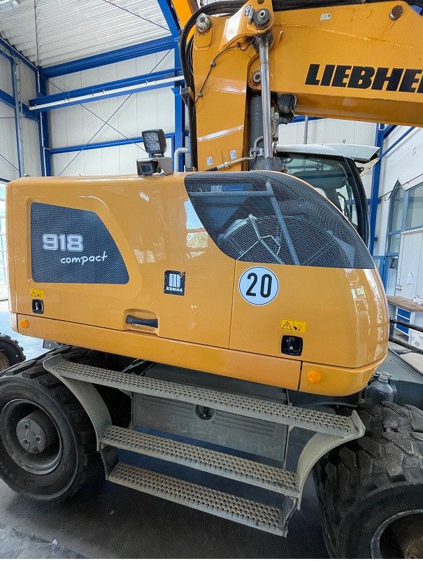 Liebherr A 918 Compact Likufix SW 48 - Gumikerekes kotró: 5 kép. Liebherr A 918 Compact Likufix SW 48 - Gumikerekes kotró: 5 kép.