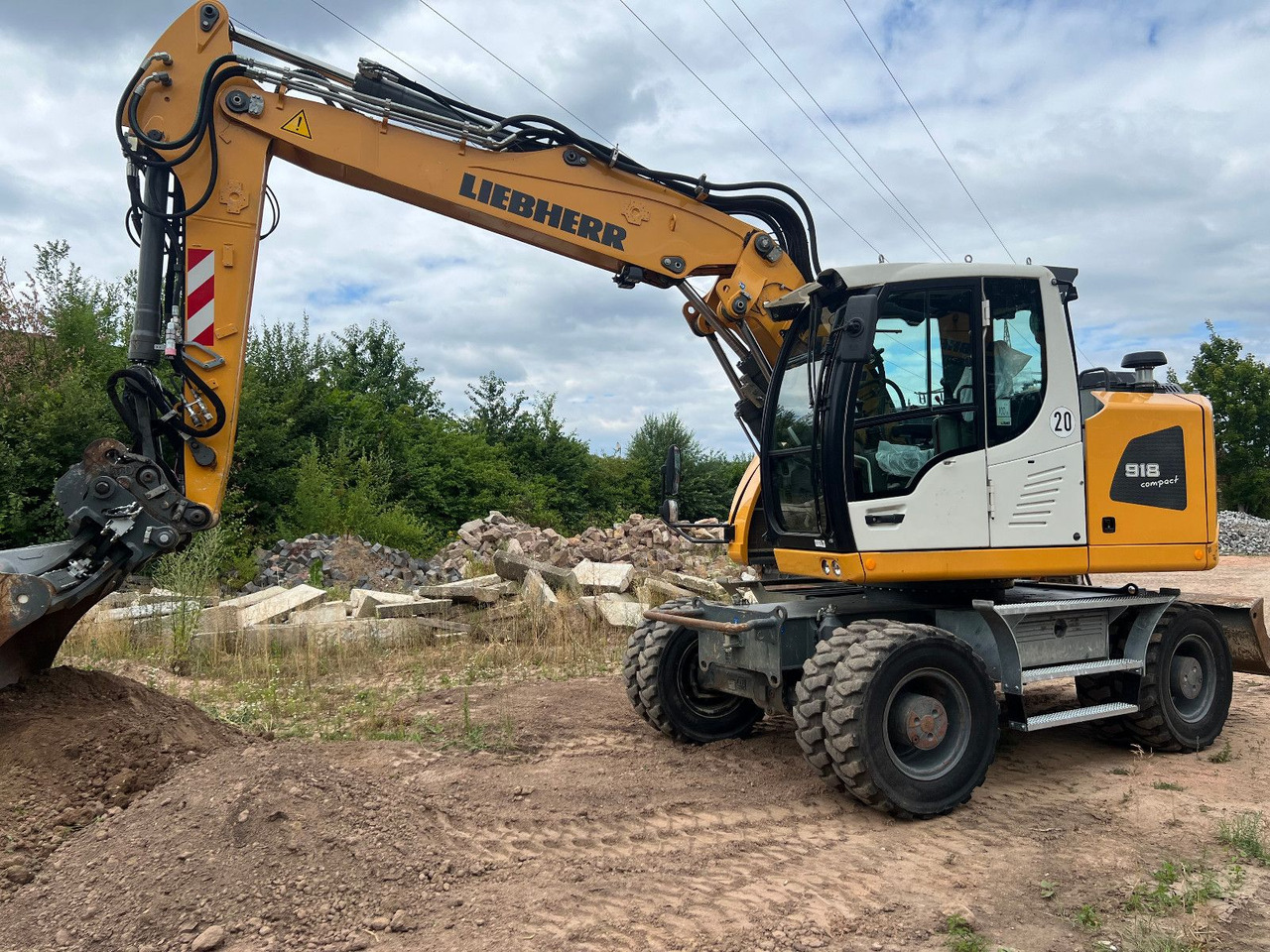 Liebherr A 918 Compact Likufix SW 48 - Gumikerekes kotró: 1 kép. Liebherr A 918 Compact Likufix SW 48 - Gumikerekes kotró: 1 kép.