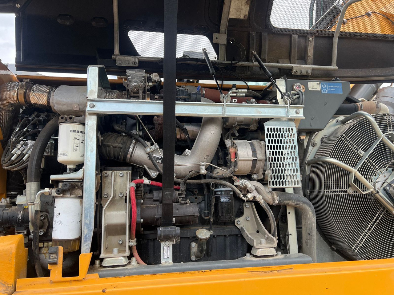 Liebherr A 918 Compact Likufix SW 48 - Gumikerekes kotró: 4 kép. Liebherr A 918 Compact Likufix SW 48 - Gumikerekes kotró: 4 kép.