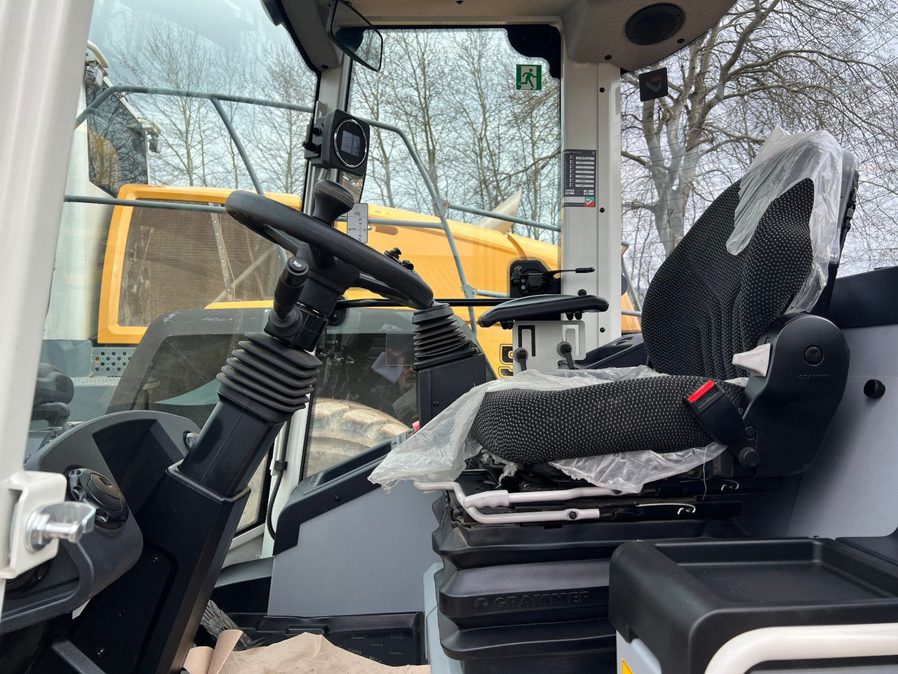 Liebherr L 507 Stereo V Likufix - Gumikerekes homlokrakodó: 5 kép. Liebherr L 507 Stereo V Likufix - Gumikerekes homlokrakodó: 5 kép.